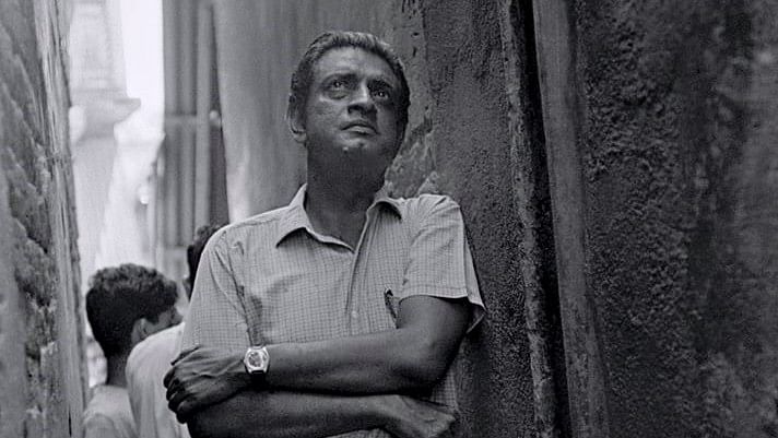 Satyajit Ray remains one of the most important filmmakers India has produced. (Photo courtesy: <a href="https://www.facebook.com/SatyajitRayArchive/photos/p.234602970327410/234602970327410/?type=1&amp;opaqueCursor=AboPdZXv5Yhqu7vNcbLQU2qQPawU2hOy8m_eTw9q7mDjphojCS_UdGSwGES6sEAJbLEPT_D_Ftr1mtbo7rYsbt_tRS8l-i5En0guZzVlWG-Xi6z-ZVPqfyOeQixwBNqJz5Rrt1_1uELwrkefyoiH2FMy9qDiPHhXNBeFZuYVJ_b49luM5I5rvRN-E18TITb3x5AFdbu-Bn86Y7VaGTpL3ODRbUTh6rDL1GqVdohZxTiJ1BMM9oZT-V75LGSYyHn1D7eNGhFMiQXykw0A89RZhP83Zy3DuDugEfngxyEutvLgkw_nGgXYbbrcvpehwG1_LpTchnVimtRYhTxGR0W9cjAnByVNp3JSNoSDUrBQljsgJc3-WWMM21p_xwnJr42lQRLqkOaP4I23uPAHuDkVfGO4nj1gvjjwfE_b-dudVpOoOA&amp;theater">Facebook/ SatyajitRayArchive</a>)
