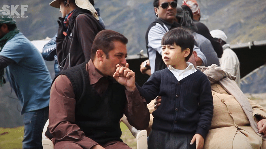 Salman Khan and Matin hanging out on the sets of ‘Tubelight’