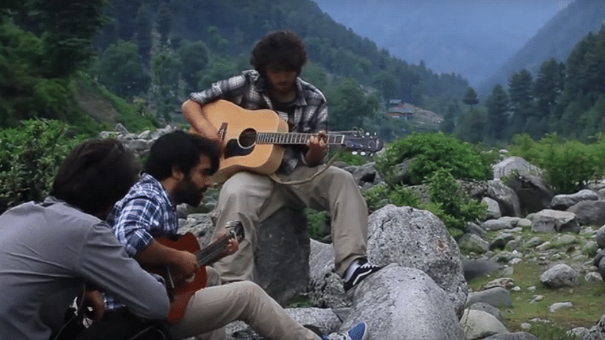 A still from <i>In the Shade of Fallen Chinar</i> shows Kashmiri students making music. (Photo courtesy: <a href="https://www.youtube.com/watch?v=JBUwW5z6aNo&amp;sns=fb">YouTube/ Drokpa</a>)