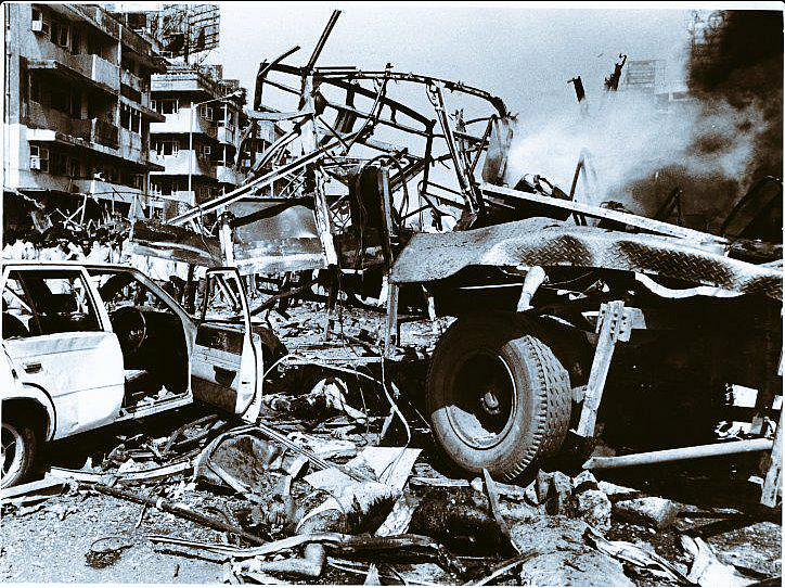 Damaged vehicles on the road on 12 March 1993. (Photo Courtesy: <a href="https://twitter.com/sksThou/status/626279026815070208">Twitter/Sks Thou</a>) 