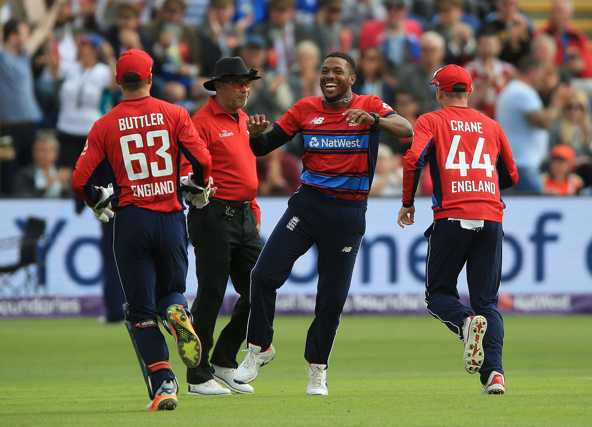 Dawid Malan smashed 78 runs off 44 balls to help England secure a 19-run victory against South Africa.