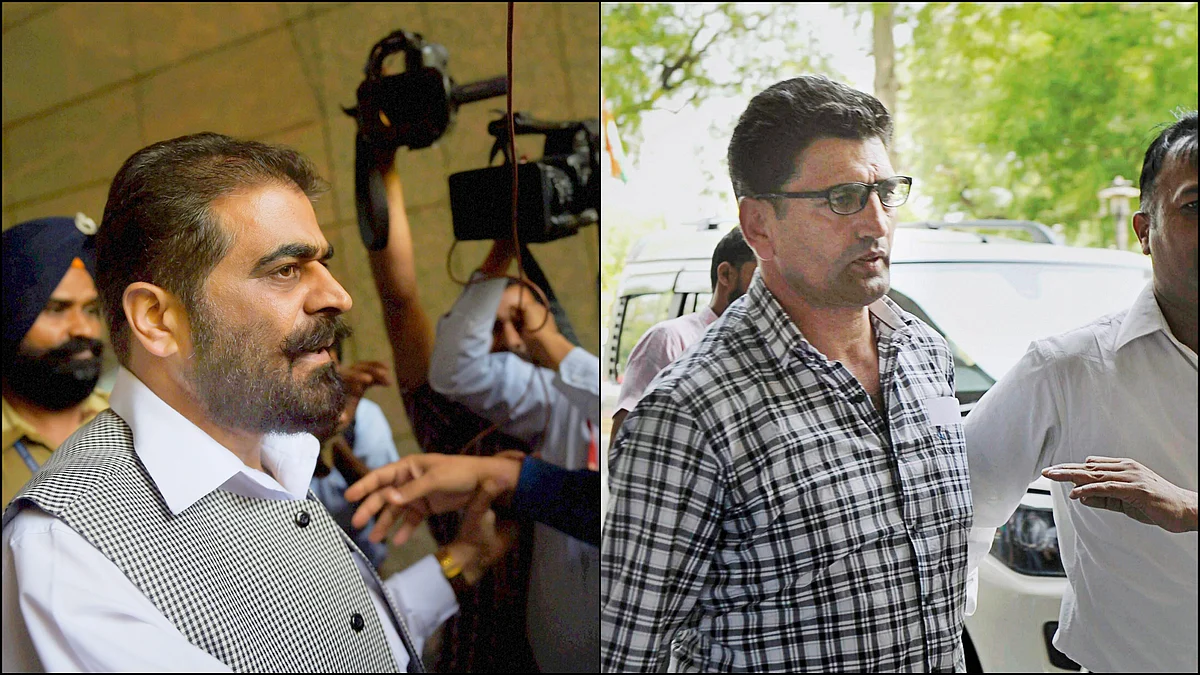 Kashmiri separatist leaders Nayeem Khan and Farrokh Ahmad Dar alias Bitta Karate at the National Investigation Agency (NIA) office for questioning in the terror funding case. (Photo: PTI)
