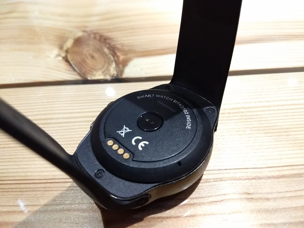 The smartwatch comes with a heart rate sensor. (Photo: <b>The Quint</b>)