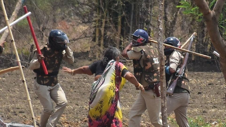 Photo of the 80-year-old Kamlabai Mewade being beaten up by cops, which went viral on social media. (Photo Courtesy: Patrika)