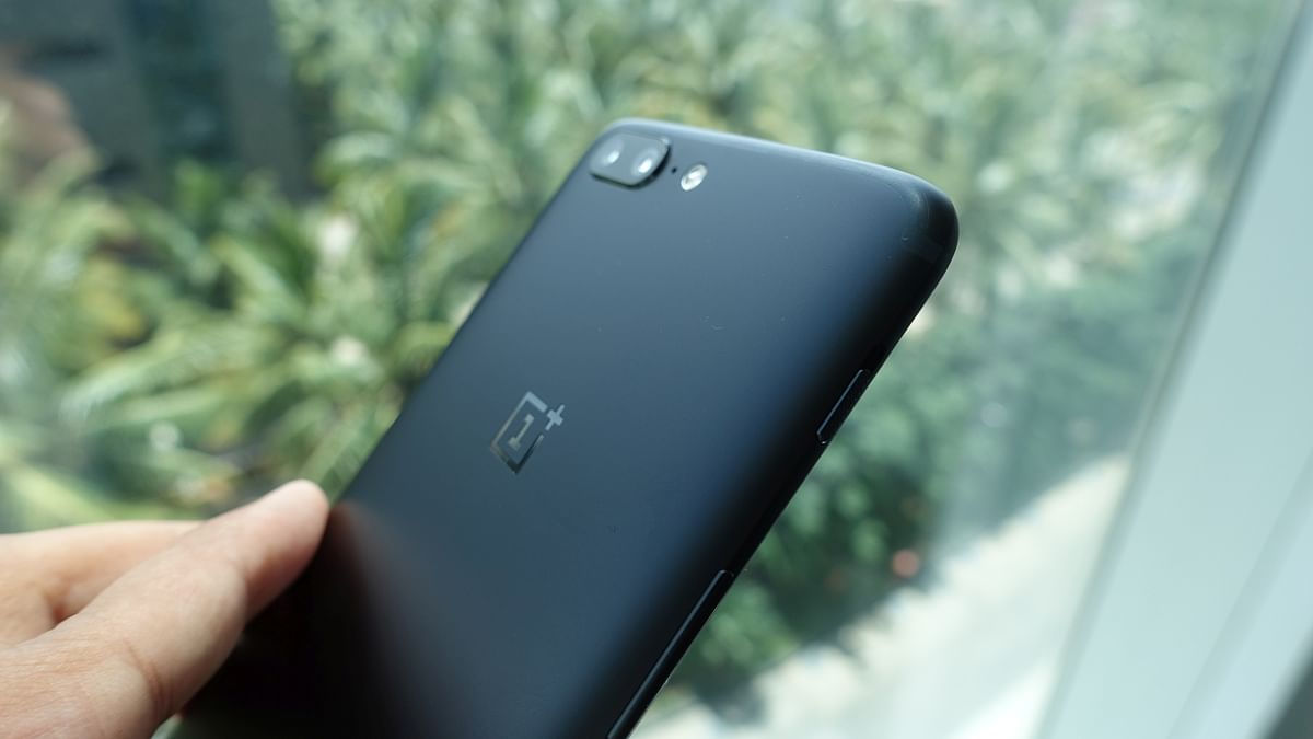 The latest OnePlus phone comes with dual rear cameras, Snapdragon 835 with 6/8GB RAM options. 