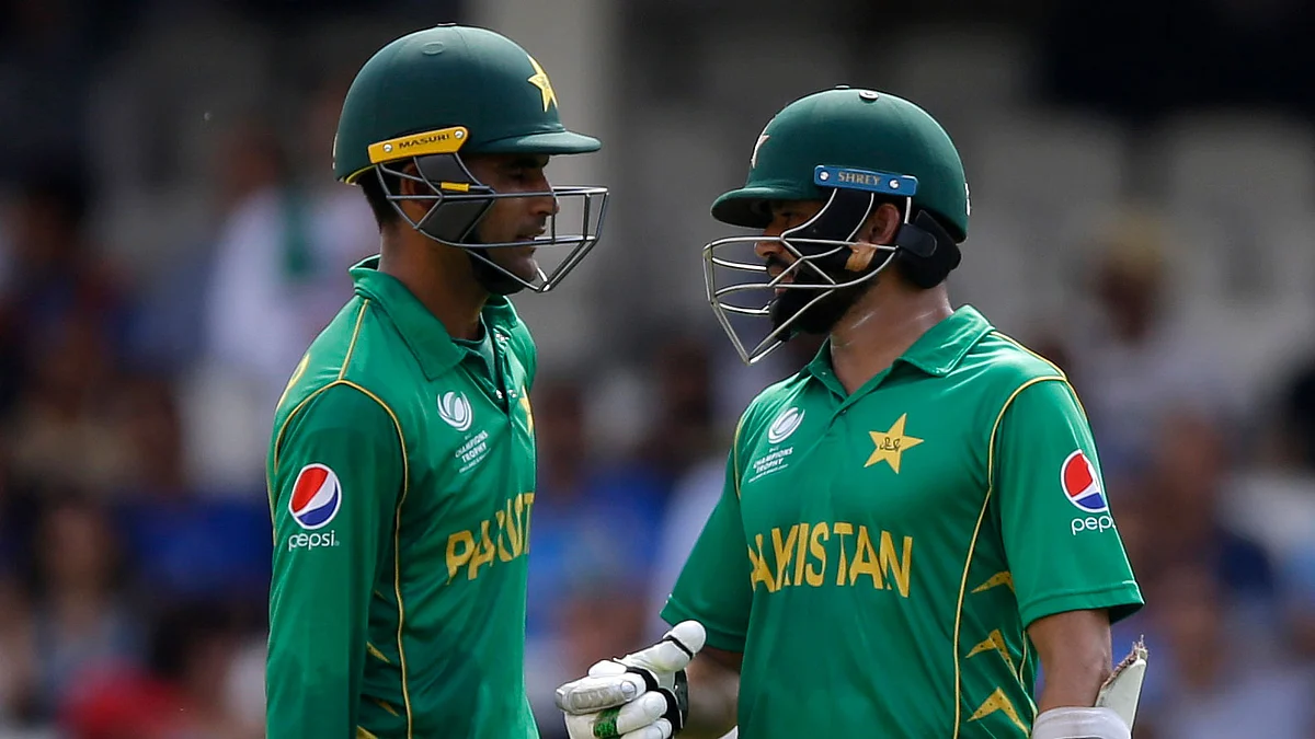 Azhar Ali (L) and Fakhar Zaman (R) chat during the Champions Trophy final. (Photo: AP)