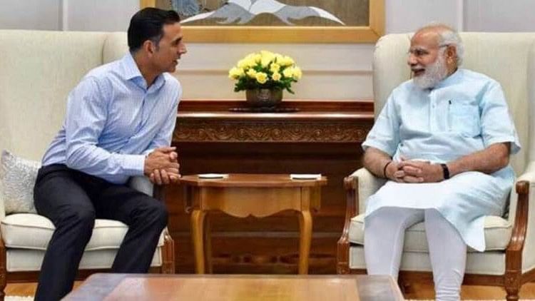 PM Modi meets Akshay Kumar.&nbsp;