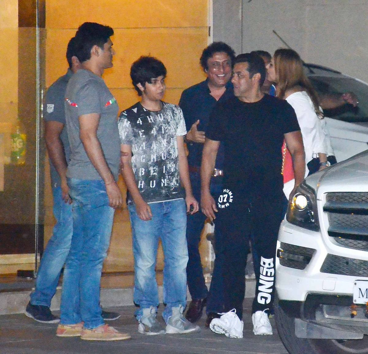 Iulia Vantur spent some quality time with Salman Khan and the rest of the family. 