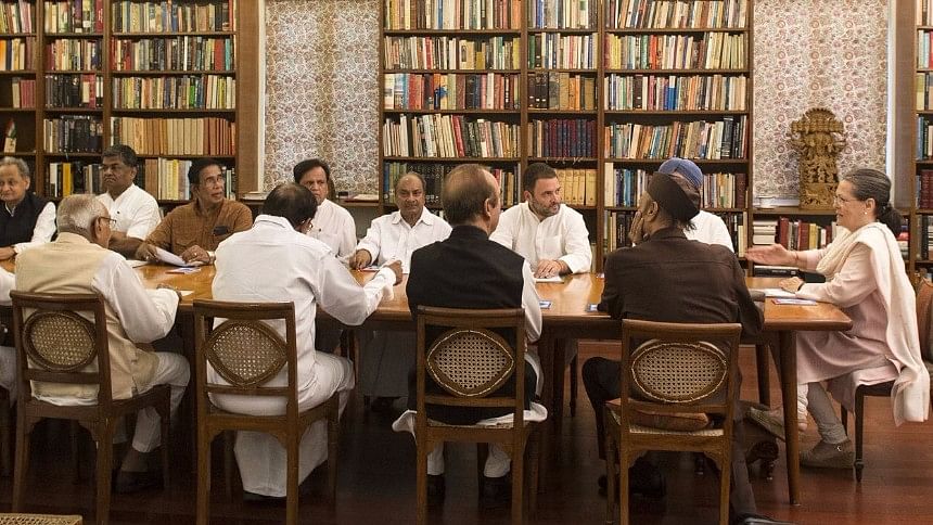 Congress working committee meet chaired by president Sonia Gandhi. (Photo Courtesy: Twitter/<a href="https://twitter.com/OfficeOfRG/status/872020048235200512">@OfficeofRG</a>)