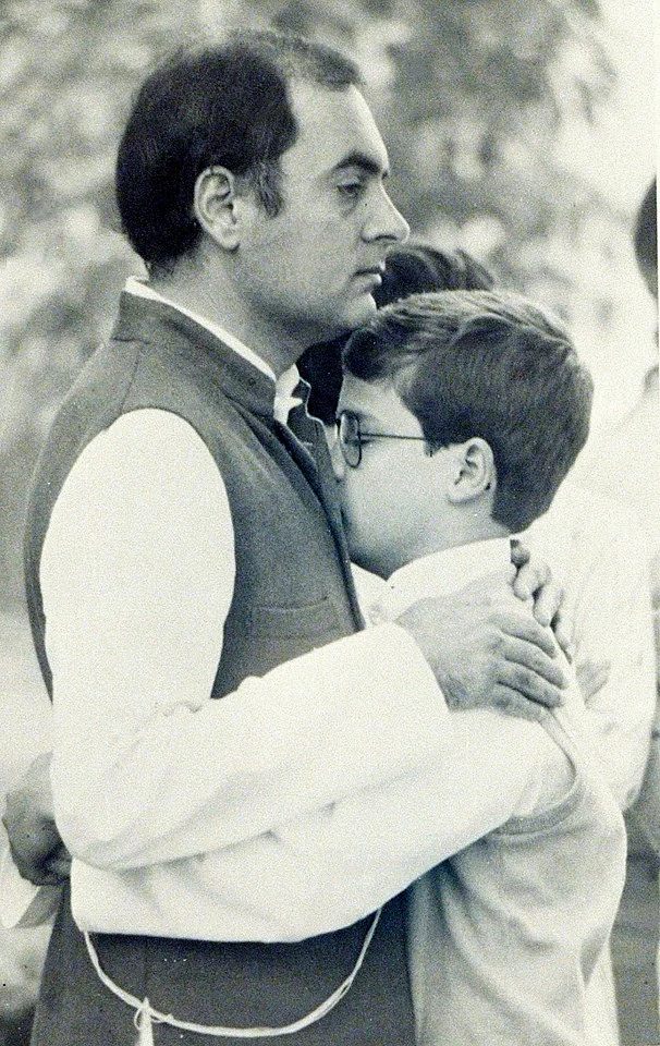 Rahul Gandhi with his father Rajiv Gandhi. (Photo Courtesy: Twitter)