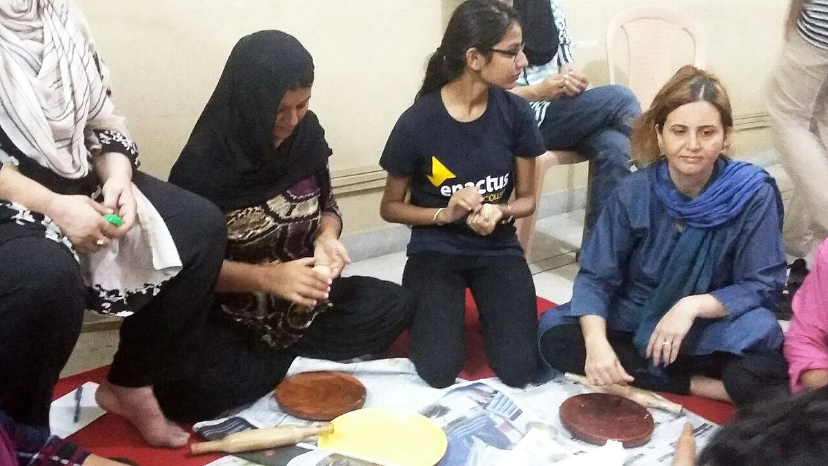 Afghan Women Refugees in Delhi Are Fighting Plastic Pollution