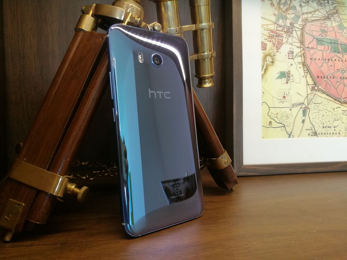 A first look at the newly launched HTC U11 that comes with a Snapdragon 835 processor and squeezable gestures.