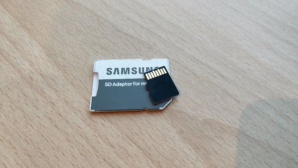 The latest set of memory cards from Samsung offer fast transfer speeds and 4-level damage proof.