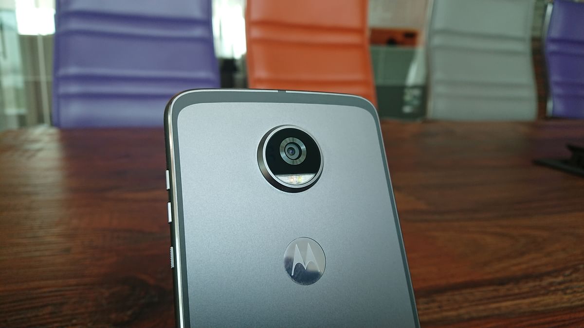 Moto Z2 Play Review. How complete or incomplete is the new Moto without the Mods? We take a look.