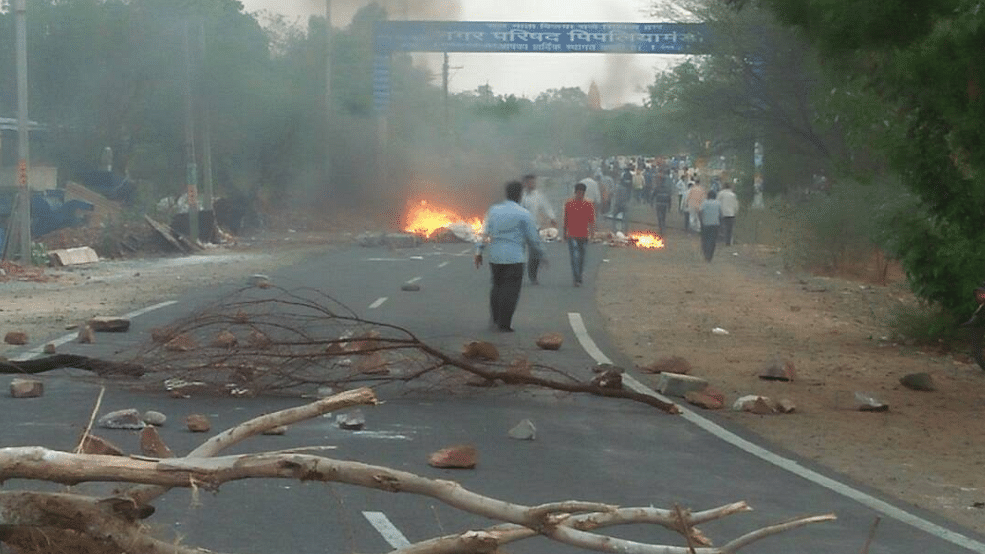 QBullet: 5 Farmers Die in MP Protest; IT Firms Cut H1-B Reliance