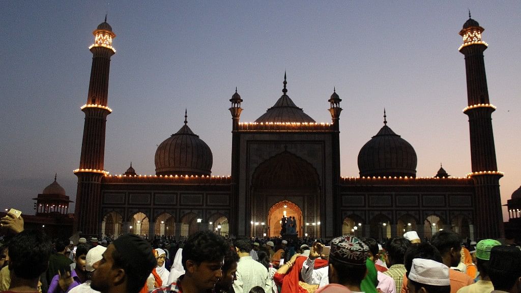 Evening scene at Jama Masjid.