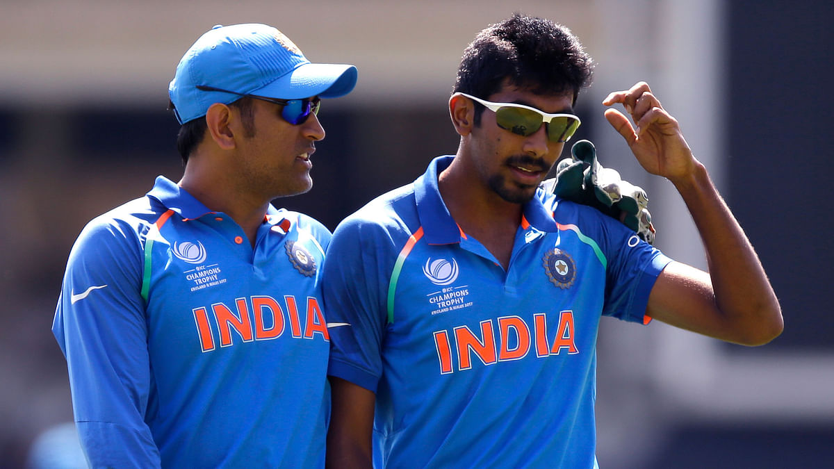 MS Dhoni talks to Jasprit Bumrah while Pakistan’s innings in the final. (Photo: AP)