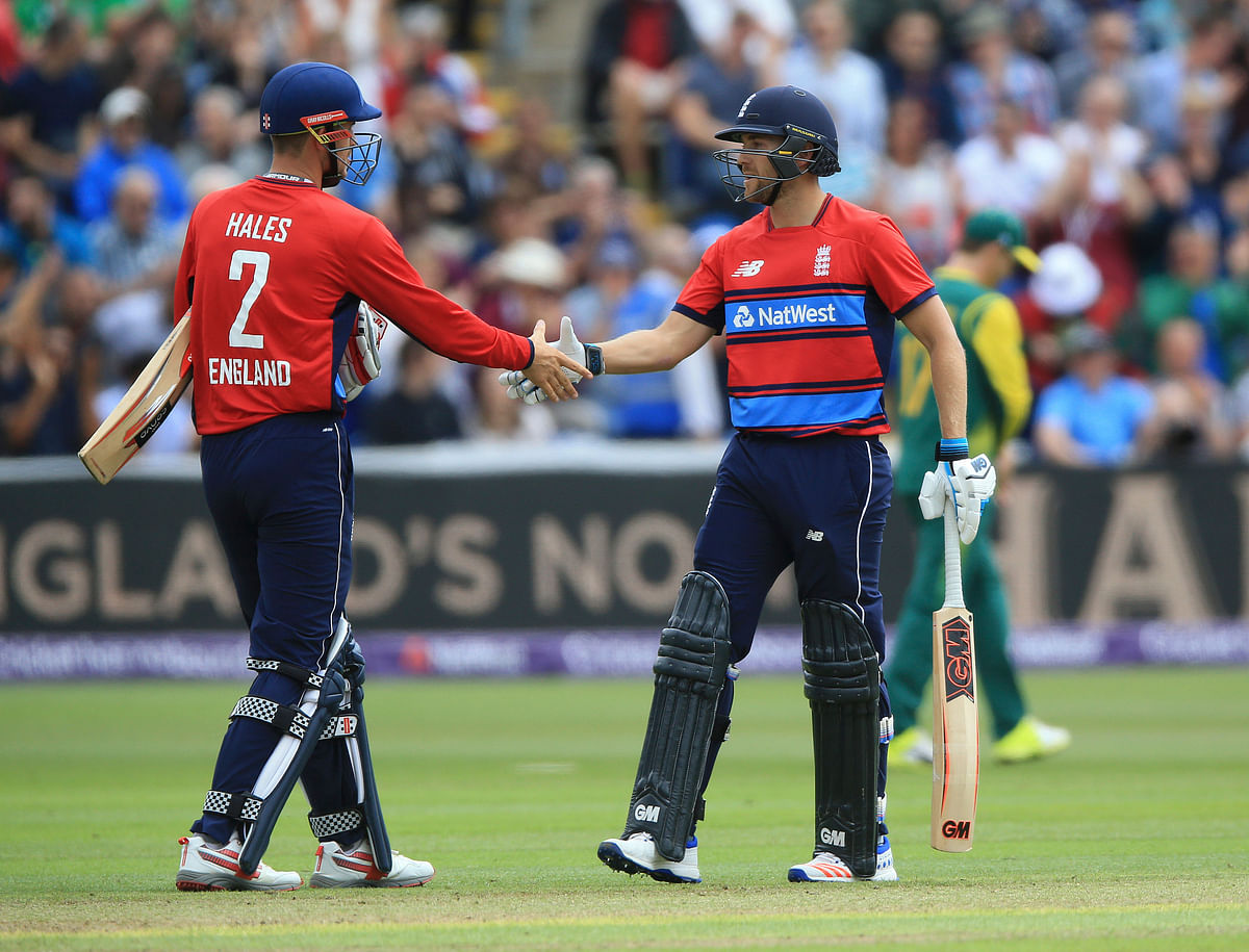 Dawid Malan smashed 78 runs off 44 balls to help England secure a 19-run victory against South Africa.