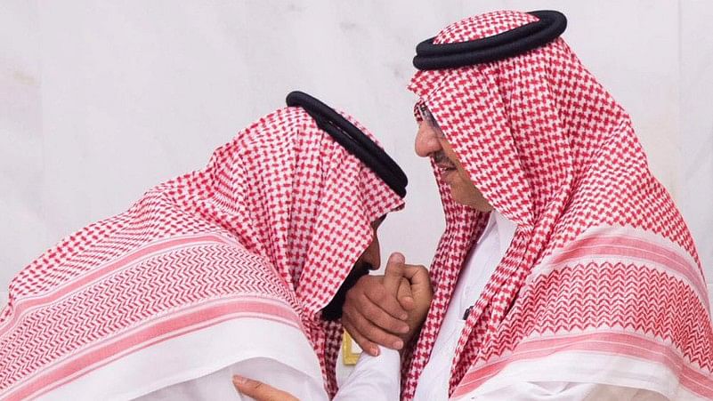 Mohammed bin Salman, newly appointed as crown prince, left, kisses the hand of Prince Mohammed bin Nayef at royal palace in Mecca, Saudi Arabia. (Photo: AP)