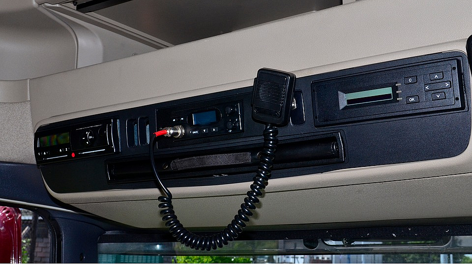 A fixed in-car CB radio installation. (Photo: Pixabay)