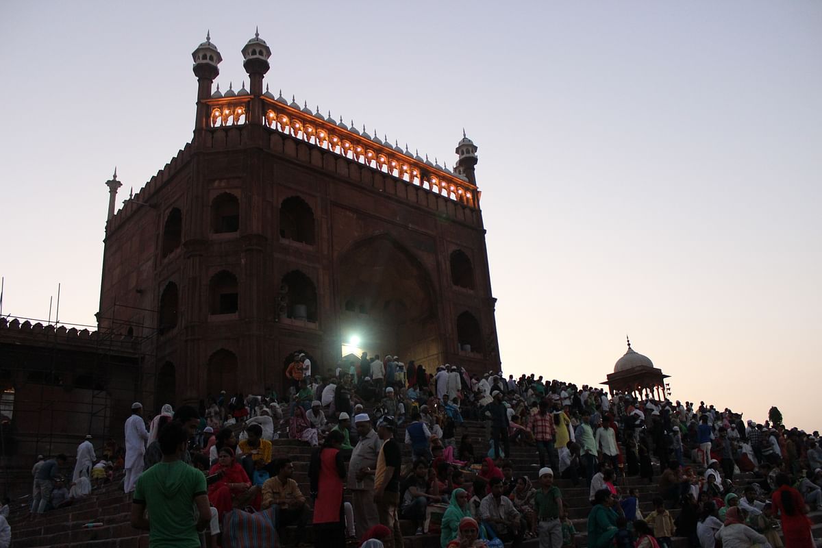 Ramzan nears a bittersweet end as the Juma-tul-Wida marked the last Friday of this sacred month.