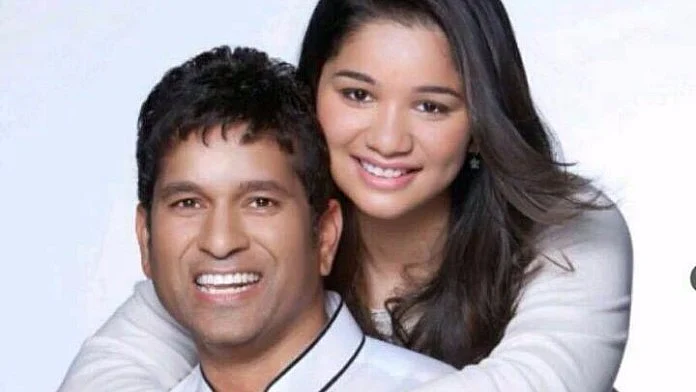 Sachin Tendulkar with his daughter Sara Tendulkar. (Photo Courtesy: <a href="https://www.facebook.com/pg/SachinTendulkar/photos/?ref=page_internal">Facebook/Sachin Tendulkar</a>)