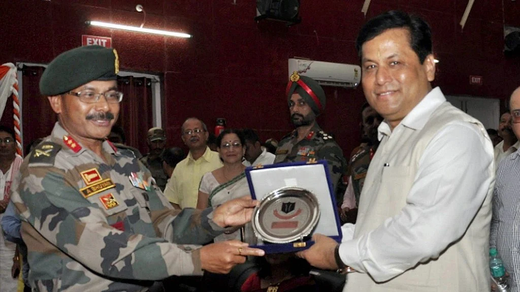 Assam CM Sarbananda Sonowal being felicitated during the unveiling ceremony of Mahabir Lachit Borphukan’s statue at Dinjan Military Station, Tinsukia, 5 June 2017. (Photo: PTI)
