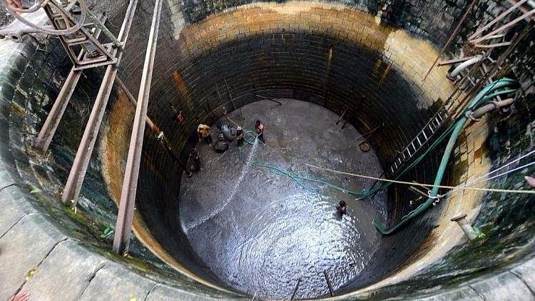 The 115-year-old well that is bringing relief to drought-hit Thrissur in Kerala. (Photo Courtesy: <a href="http://www.thenewsminute.com/article/forgotten-decades-115-yr-old-well-saving-day-drought-hit-thrissur-rail-station-63228">The News Minute</a>)
