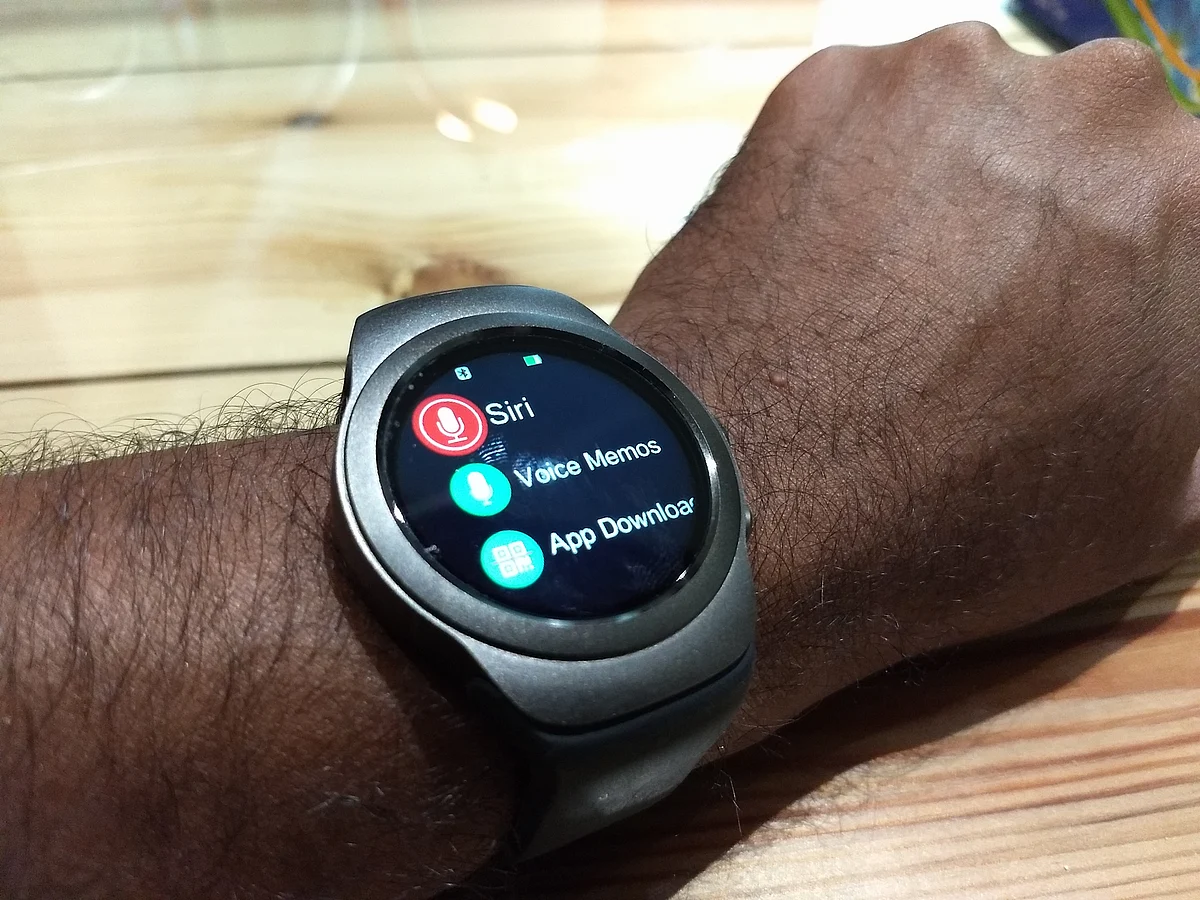 The smartwatch supports voice commands. (Photo: <b>The Quint</b>)