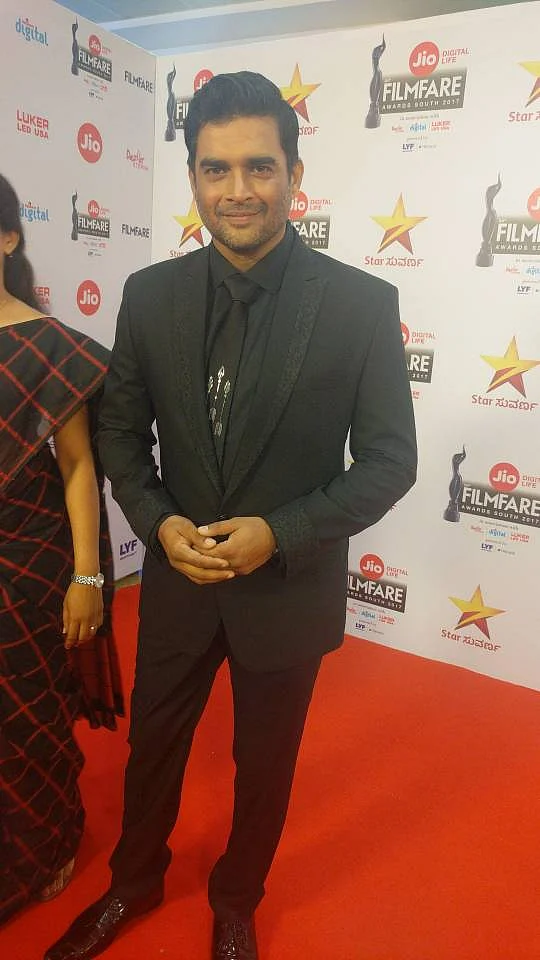 Madhavan walks the red carpet in style. (Photo courtesy: <a href="https://twitter.com/ActorMadhavan">Twitter/ actormadhavan</a>)