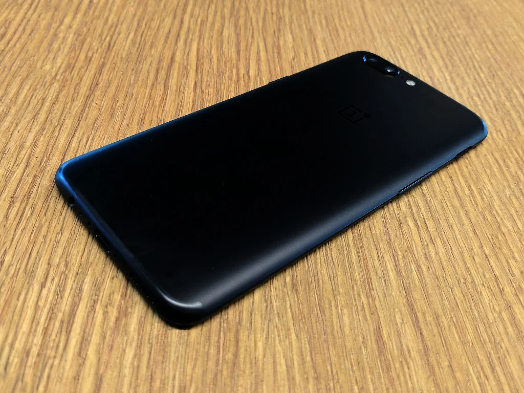 The curved edges and compact frame makes it easier to hold. 