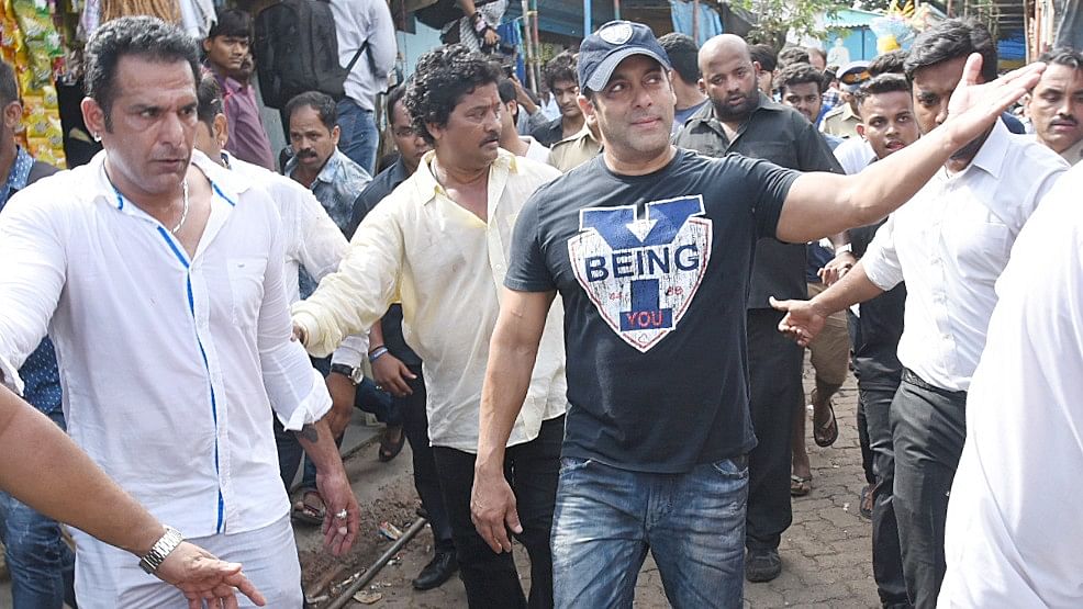 Salman Khan walks through the slum o inaugurate the public toilets. (Photo: Yogen Shah)