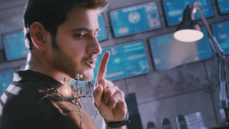 Mahesh Babu and his pet spider in <i>Spyder.&nbsp;</i>