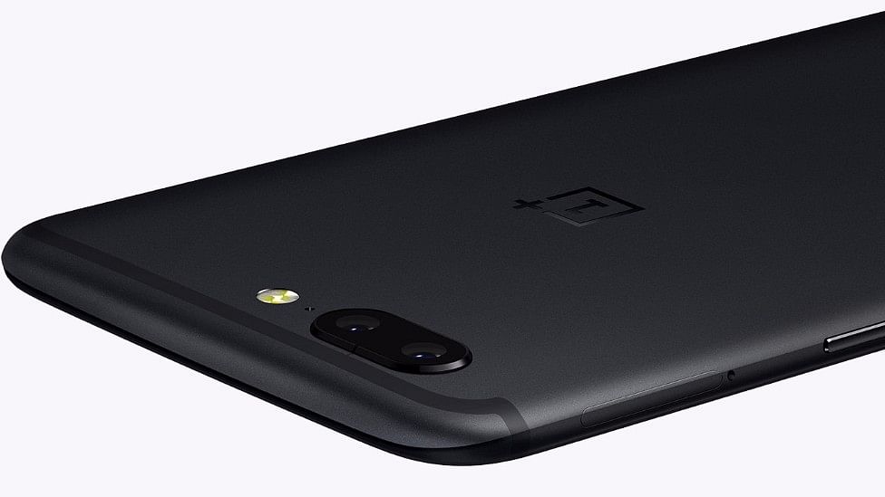  OnePlus 5 to sport dual cameras at the back. (Photo Courtesy: Twitter/<a href="https://twitter.com/petelau2007">Pete Lau</a>)