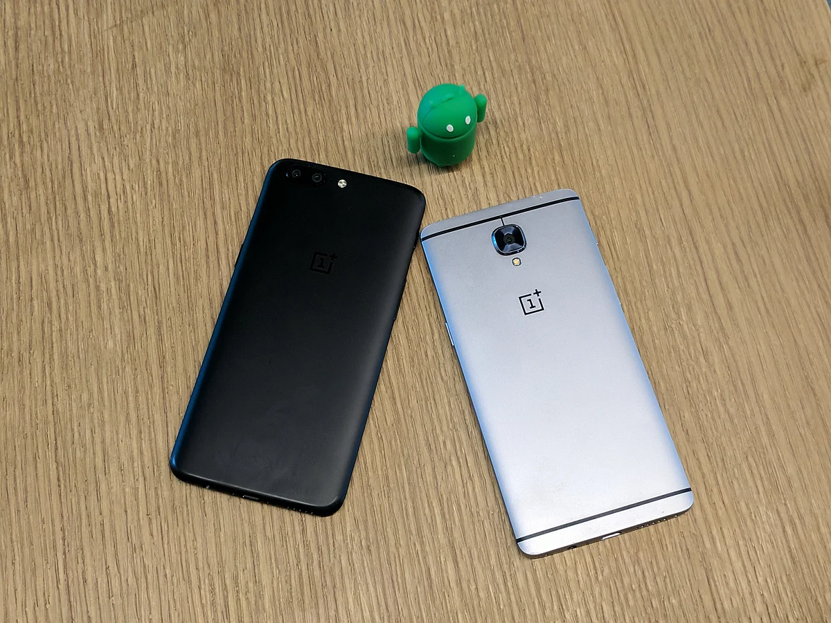 OnePlus 5 (left) and OnePlus 3 (right) compared for design.