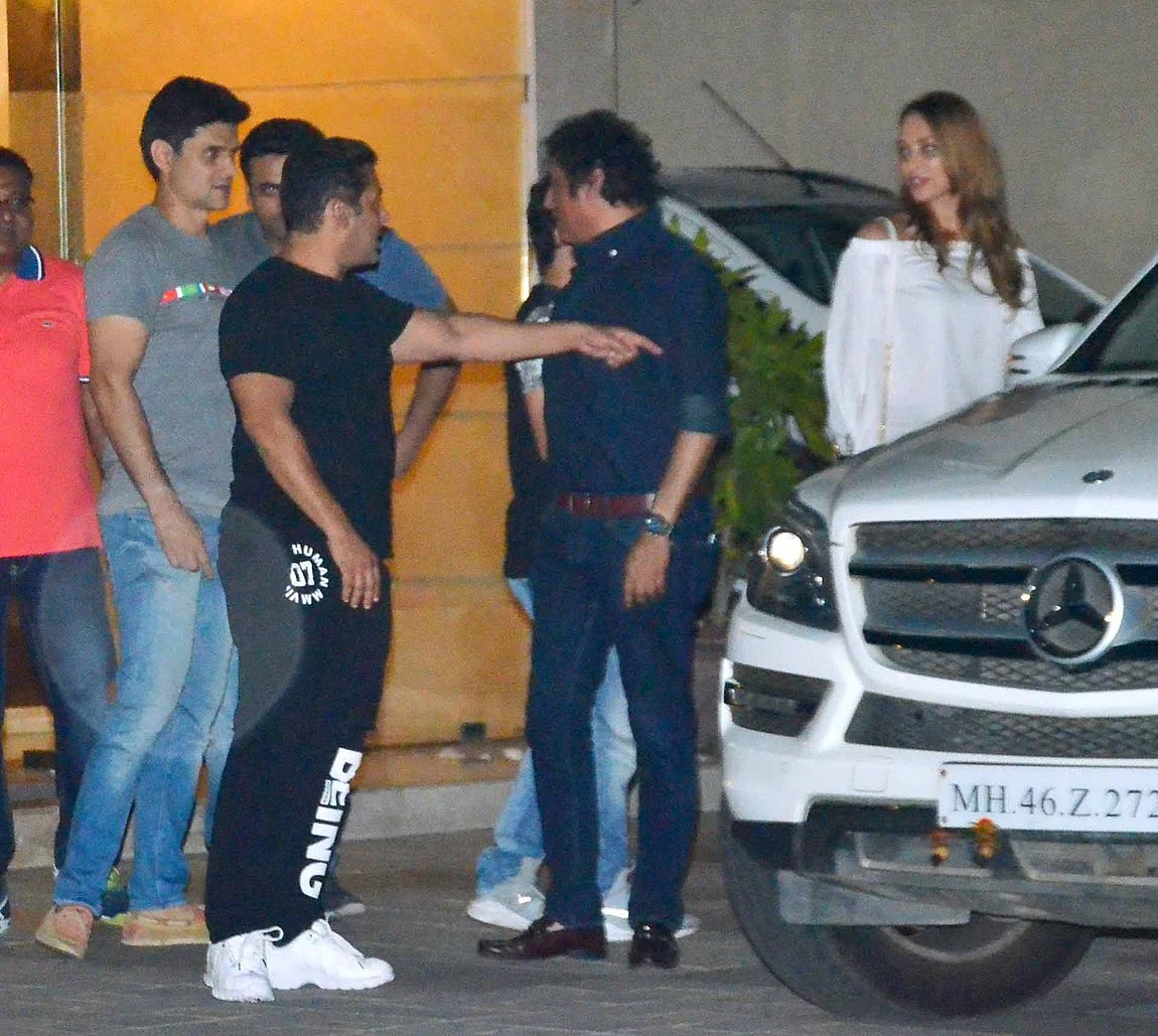 Salman Khan points Iulia Vantur to the car. (Photo: Yogen Shah)