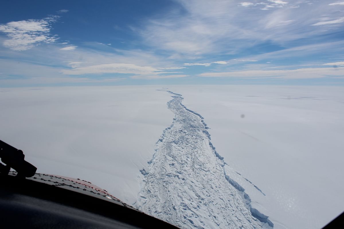 The one trillion tonne iceberg, measuring 5,800 square km, has broken free, years after scientists warned about it.