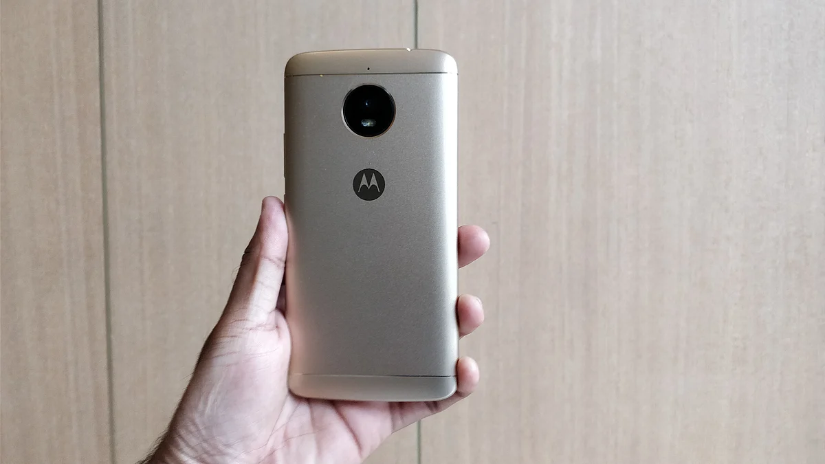 First Moto E phone with a metal body