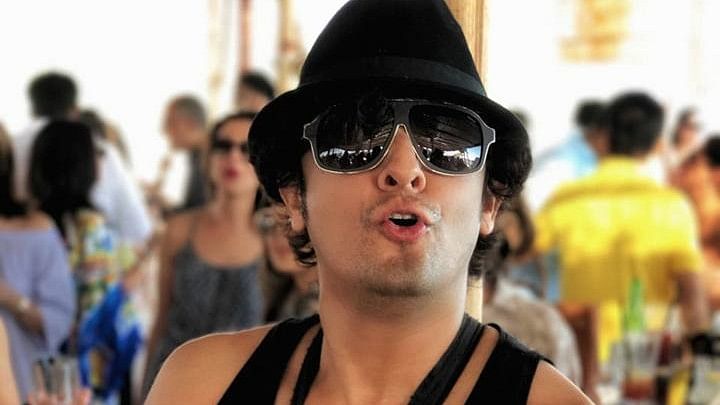Sonu Nigam takes a dig at Dhinchak Pooja and Kumar Sanu with just one song.&nbsp;