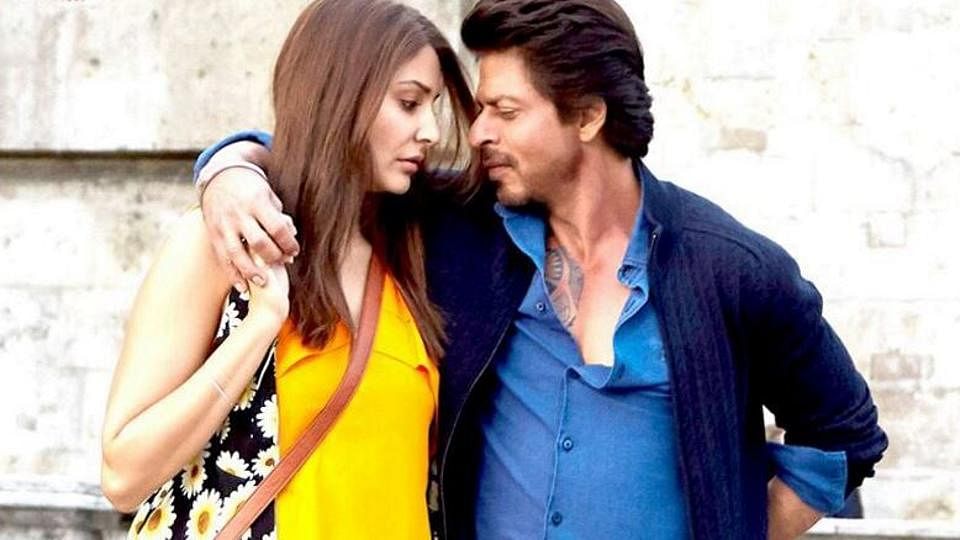 Shah Rukh Khan and Anushka Sharma in a still from <i>Jab Harry Met Sejal.</i>&nbsp;