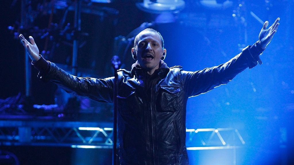 Chester Bennington of Linkin Park performs “Burn It Down” at the 40th American Music Awards in Los Angeles, California in 2012.&nbsp;