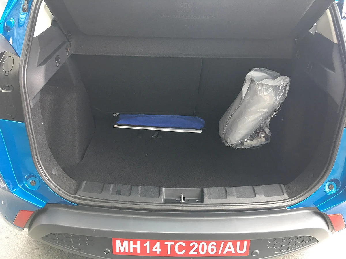 The 350-litre boot of the Nexon can be expanded to 690 litres with the rear seats folded. 