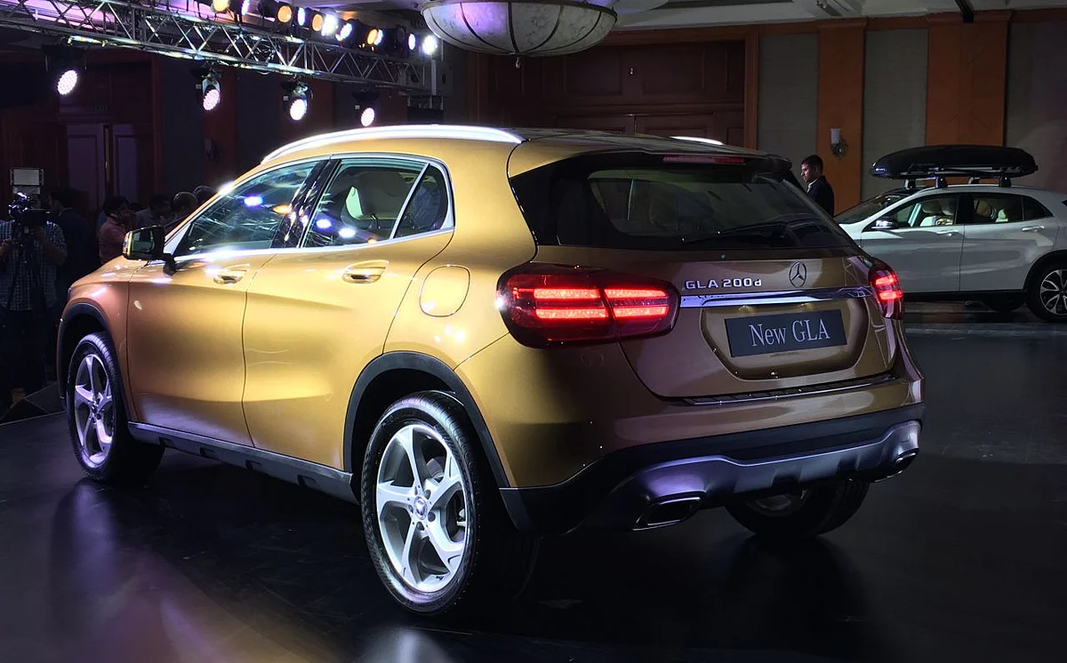 The rear gets all-LED tail-lamps. 