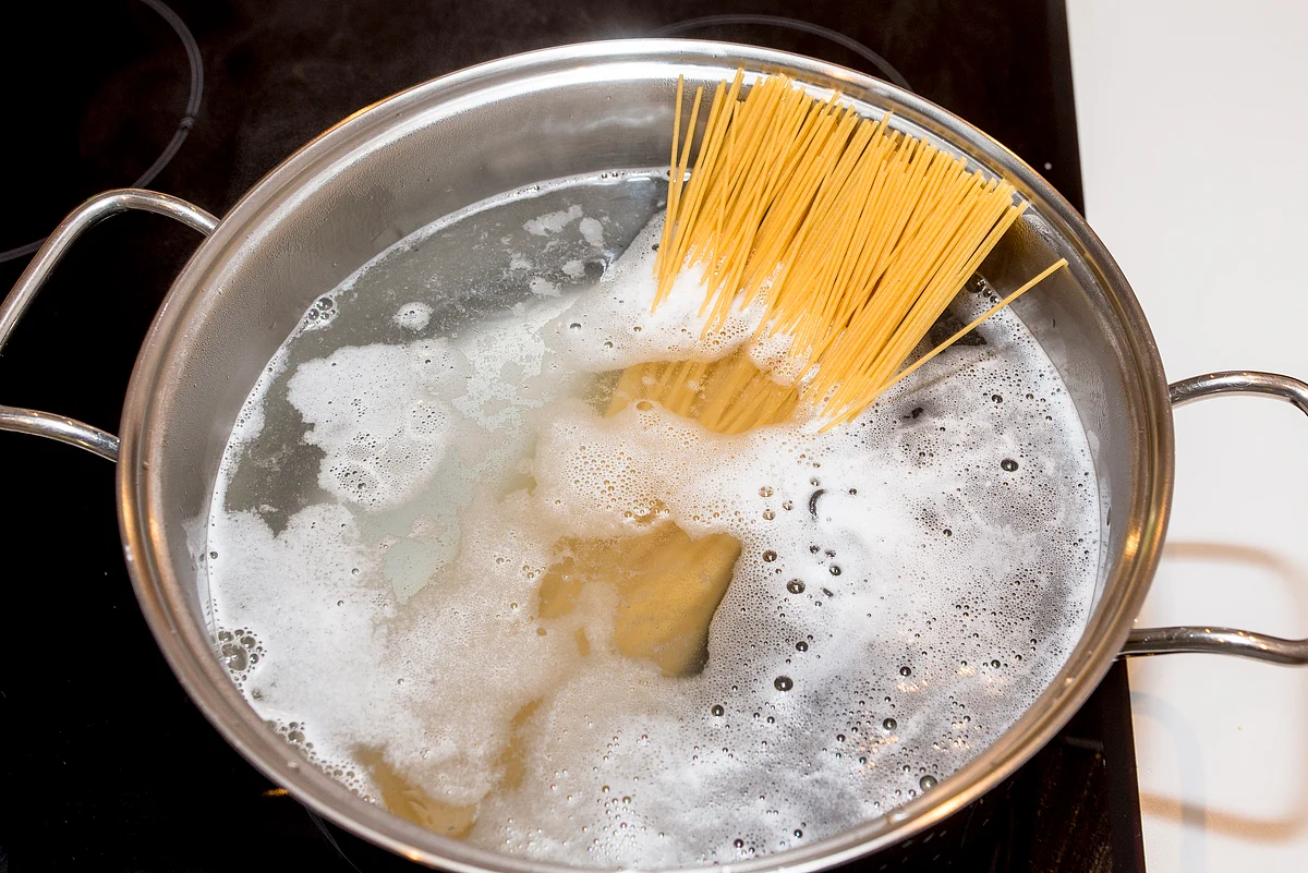 Another common mistake pasta amateurs make is cramming too much pasta in too little water.