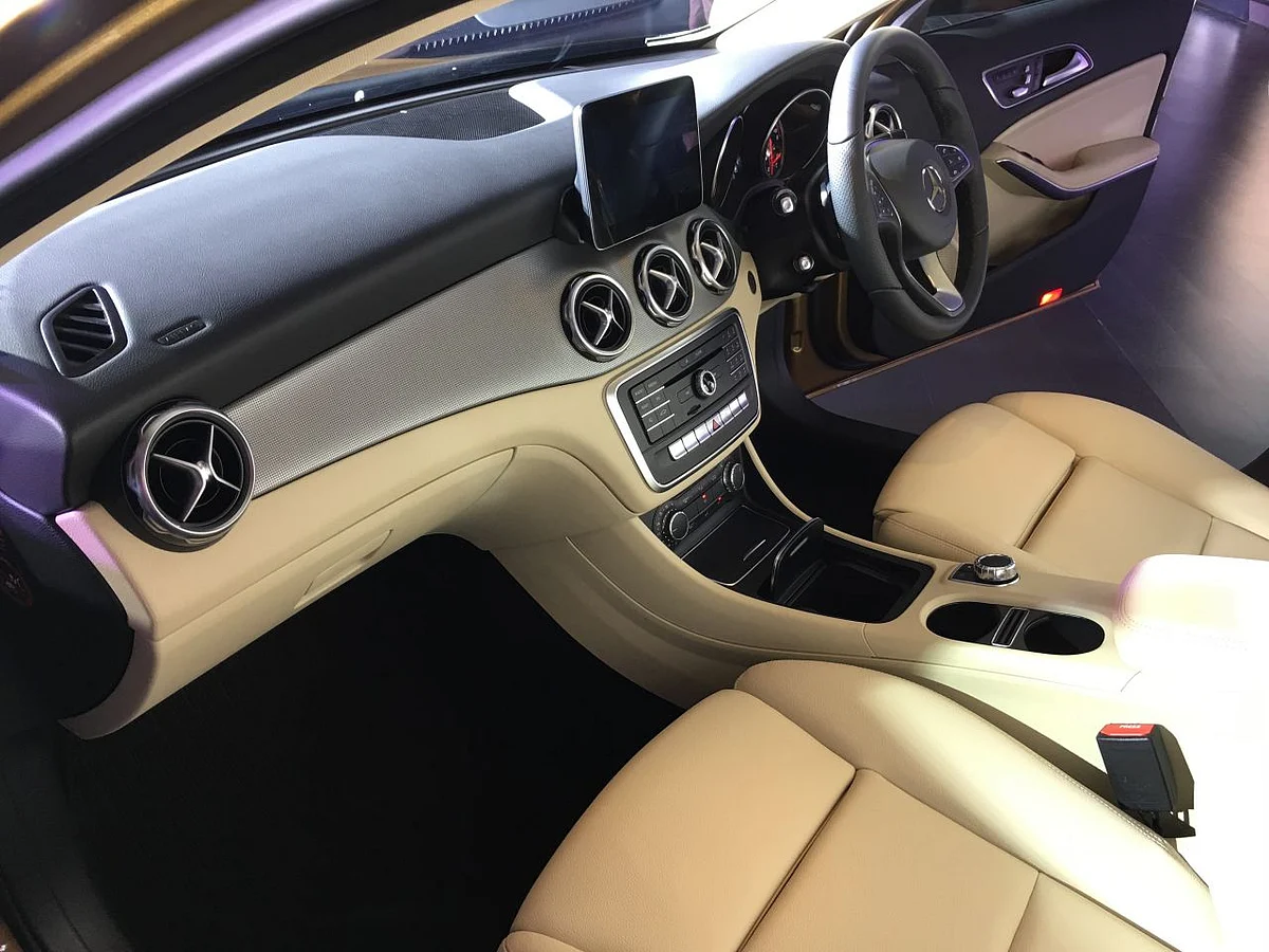 New 8-inch infotainment system screen in the GLA. 