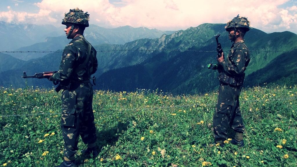 Indian Army soldiers patrol close to the Line of Control (LoC). Image used for representational purposes.&nbsp;