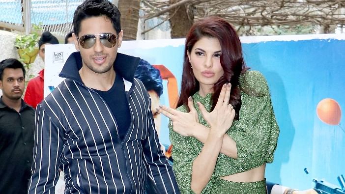 Sidharth Malhotra and Jacqueline Fernandez pull out their guns for the shutterbugs. 