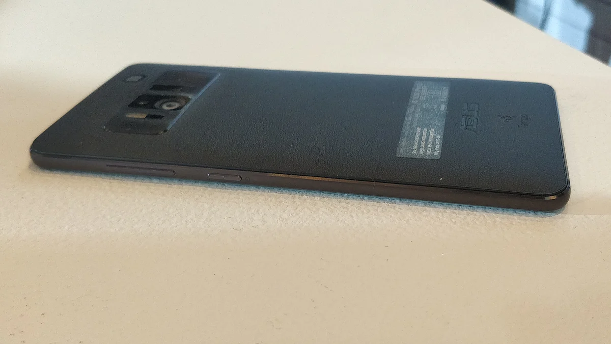 Faux leather in 2017? Asus thinks it’s fine. 