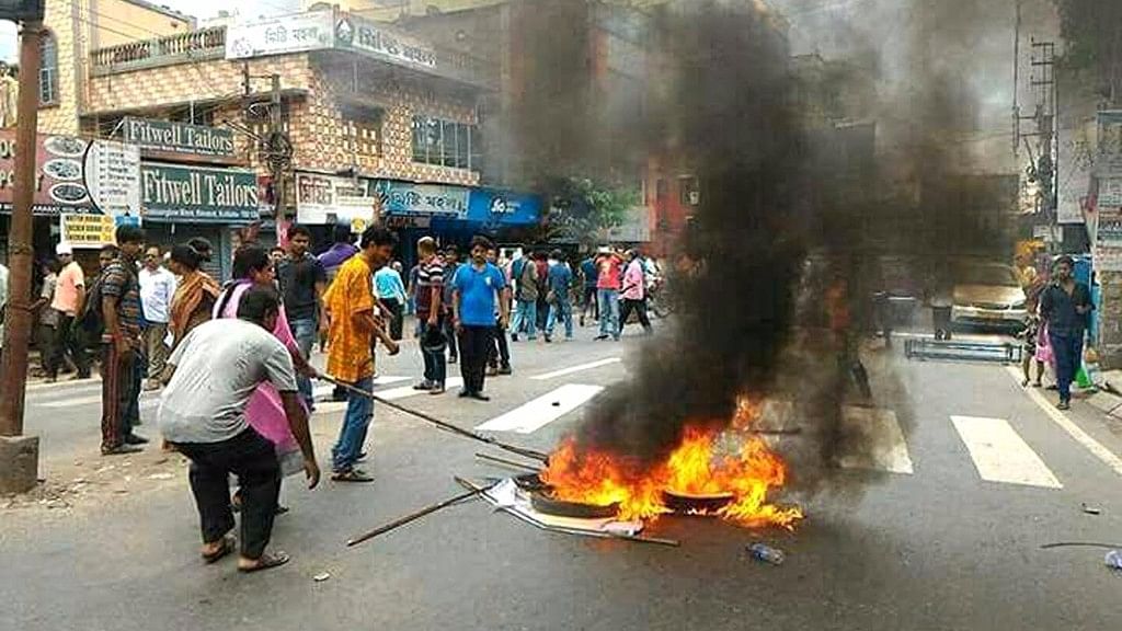 

Communal clashes broke out in West Bengal’s North 24 Parganas district on Monday night. 