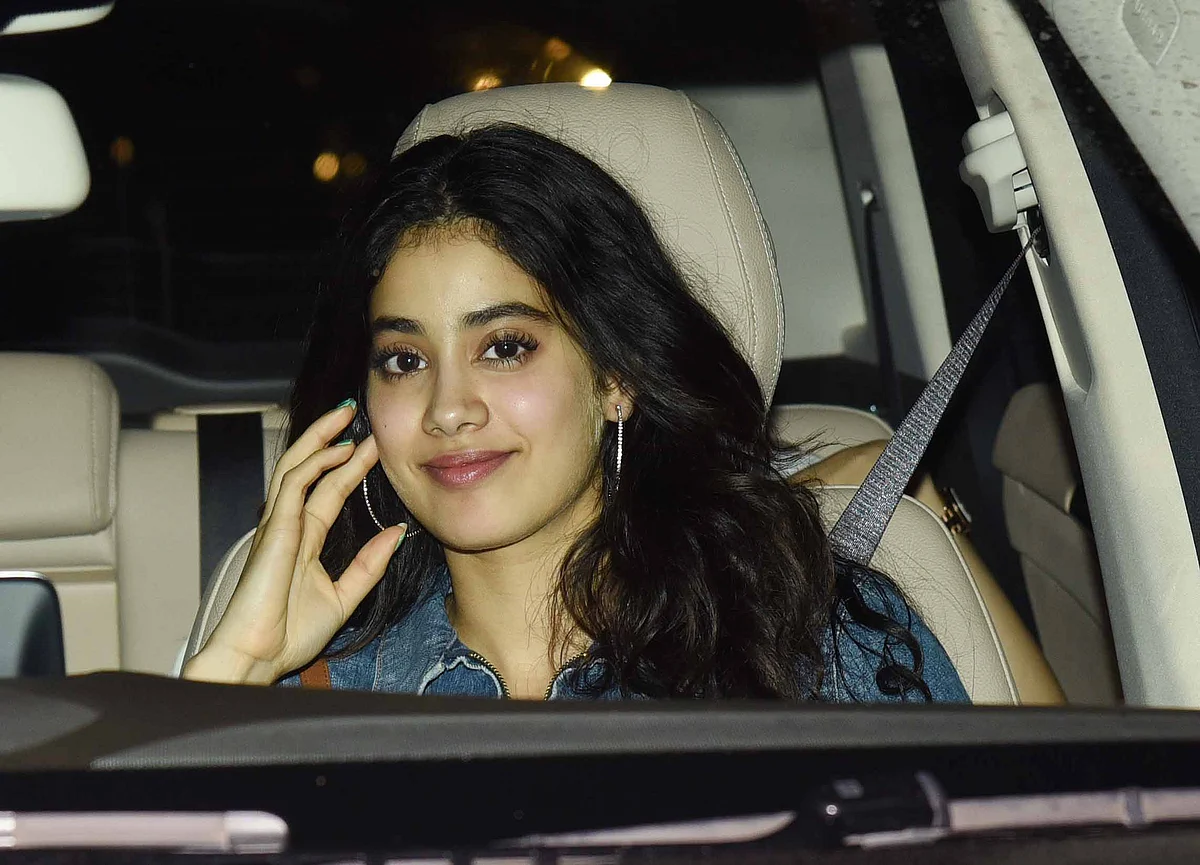 Jhanvi came with her sister Khushi.